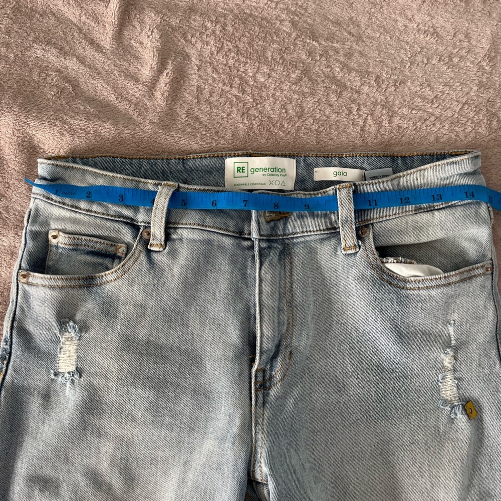 Cute stretchy straight leg jeans !